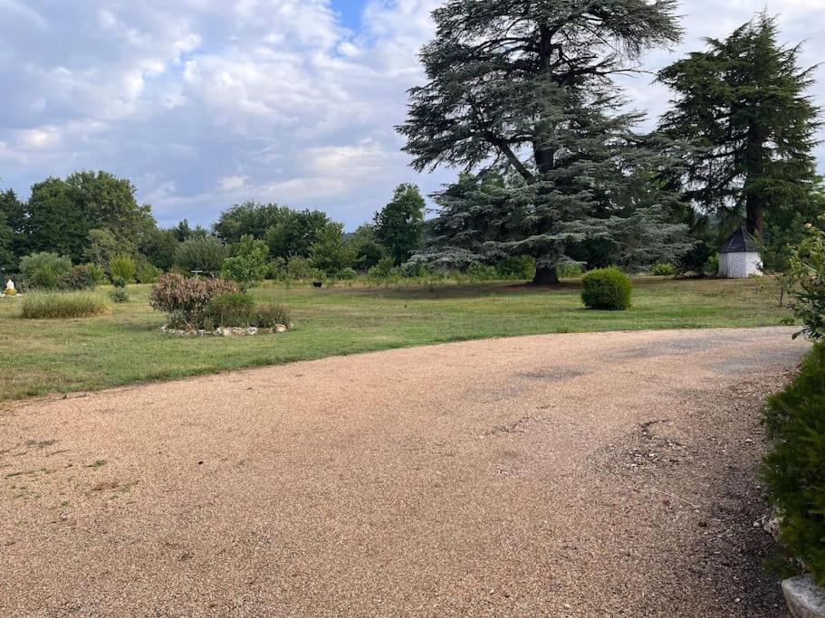 Ancien Chai Renove Dans Un Parc Clos De 3 Hectares Lamothe-Montravel Экстерьер фото